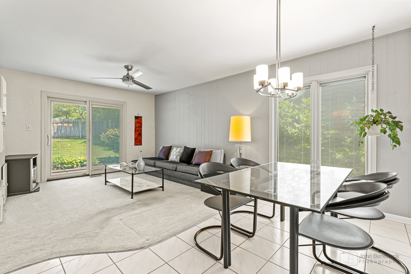 810 W Lakeside Plaza