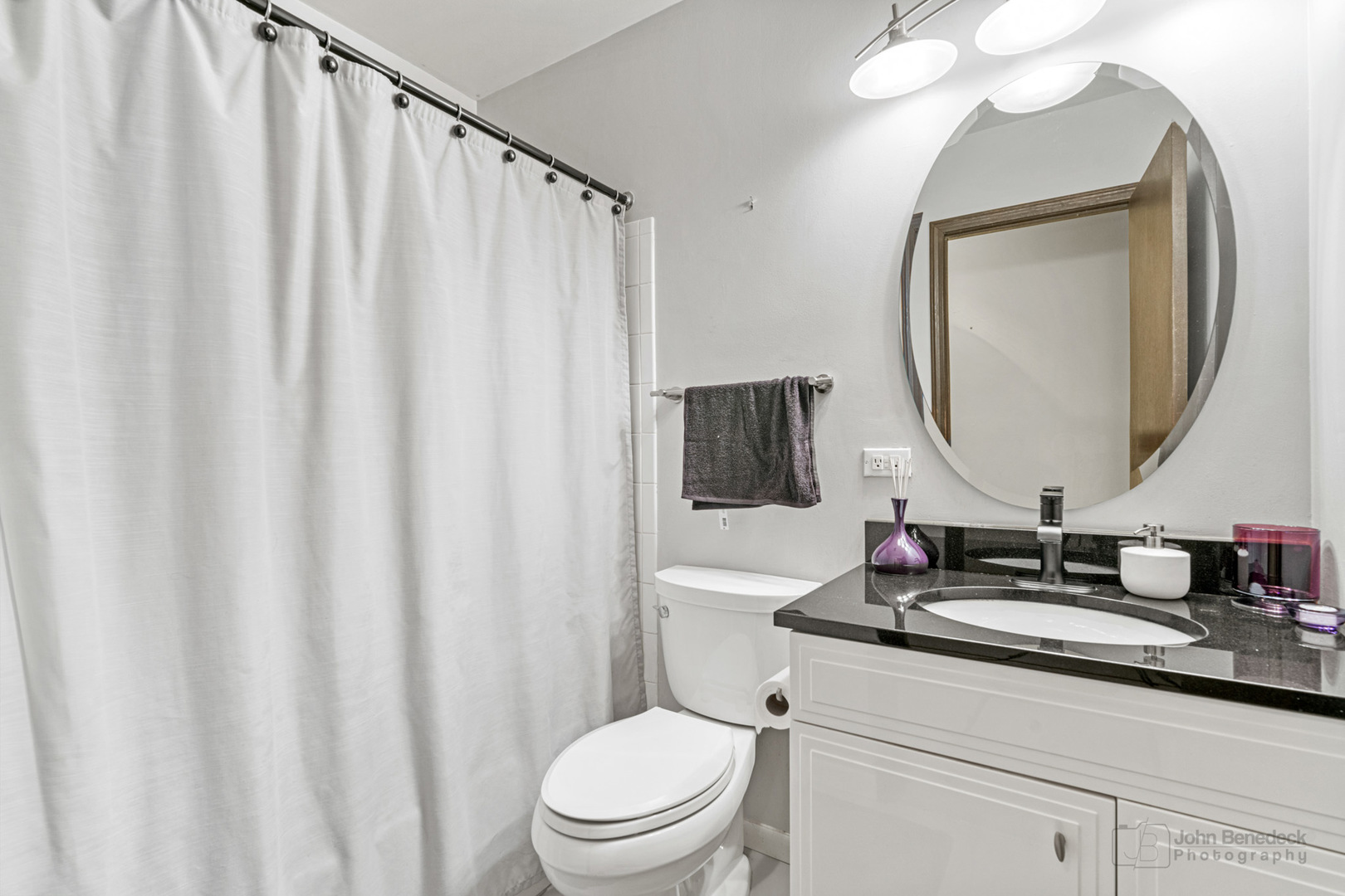 810 W Lakeside Plaza