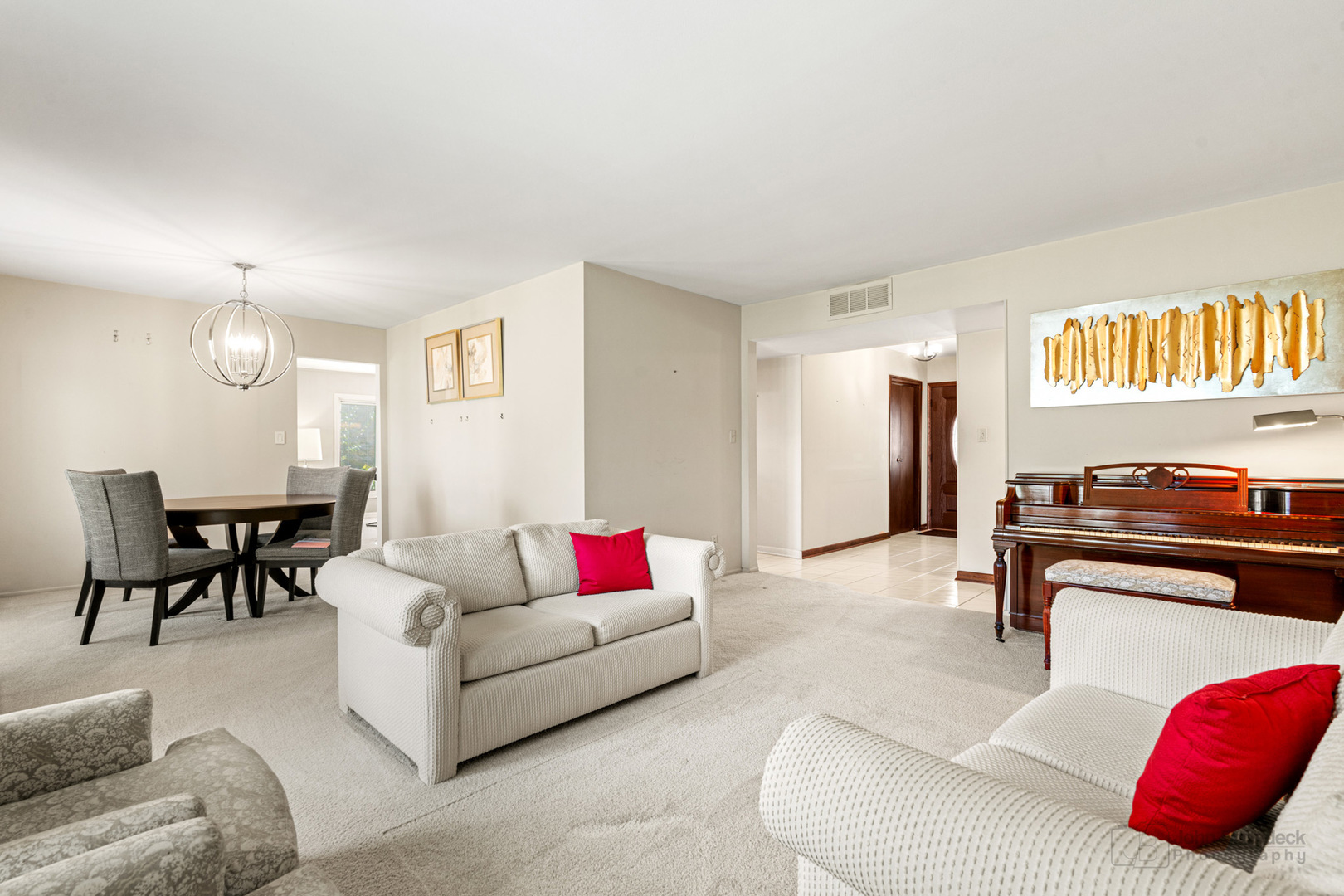 810 W Lakeside Plaza
