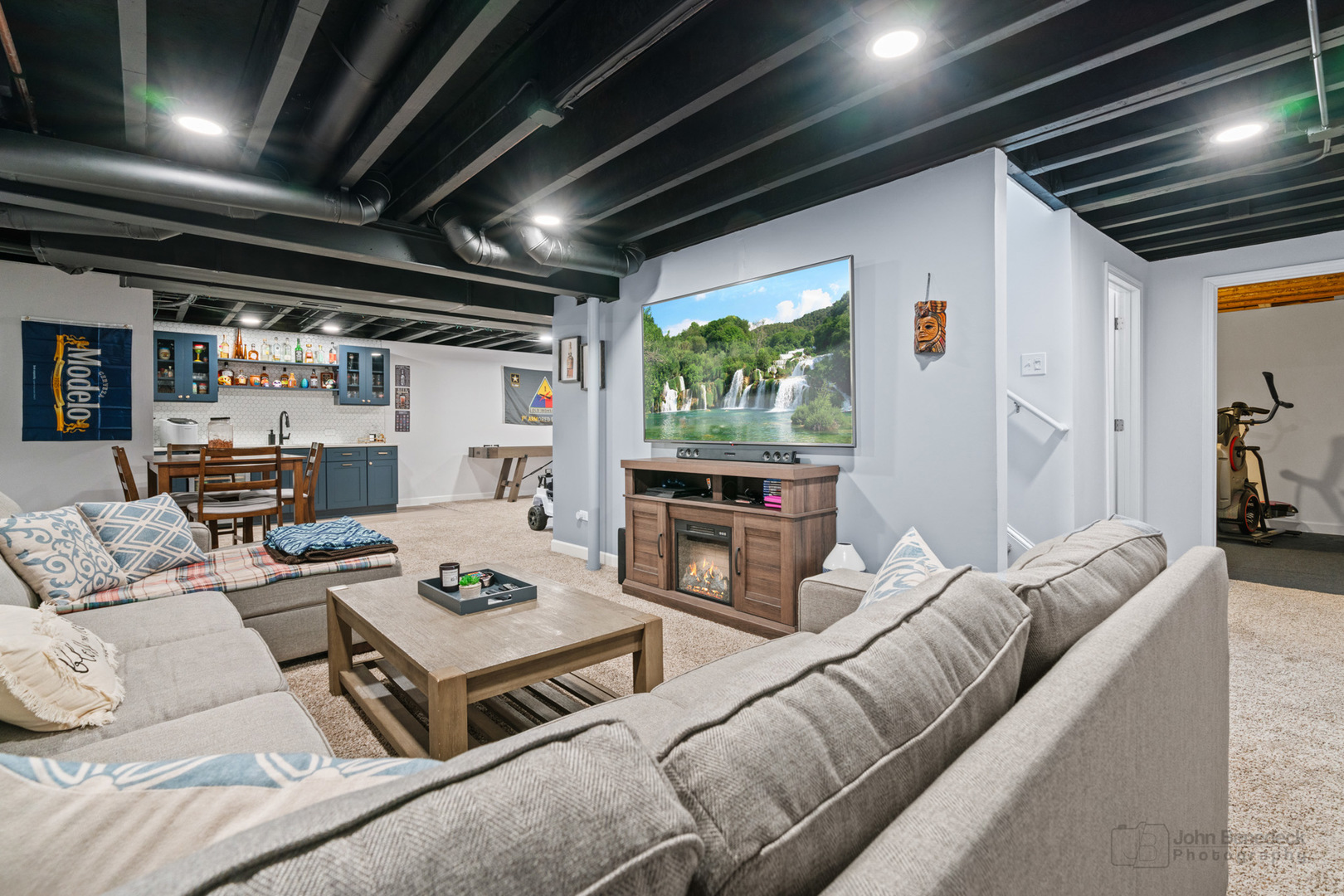 3675 Congressional Parkway