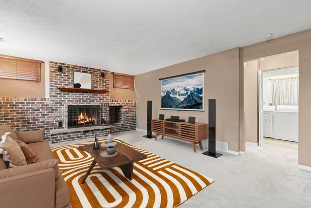 1012 N Goldengate Lane