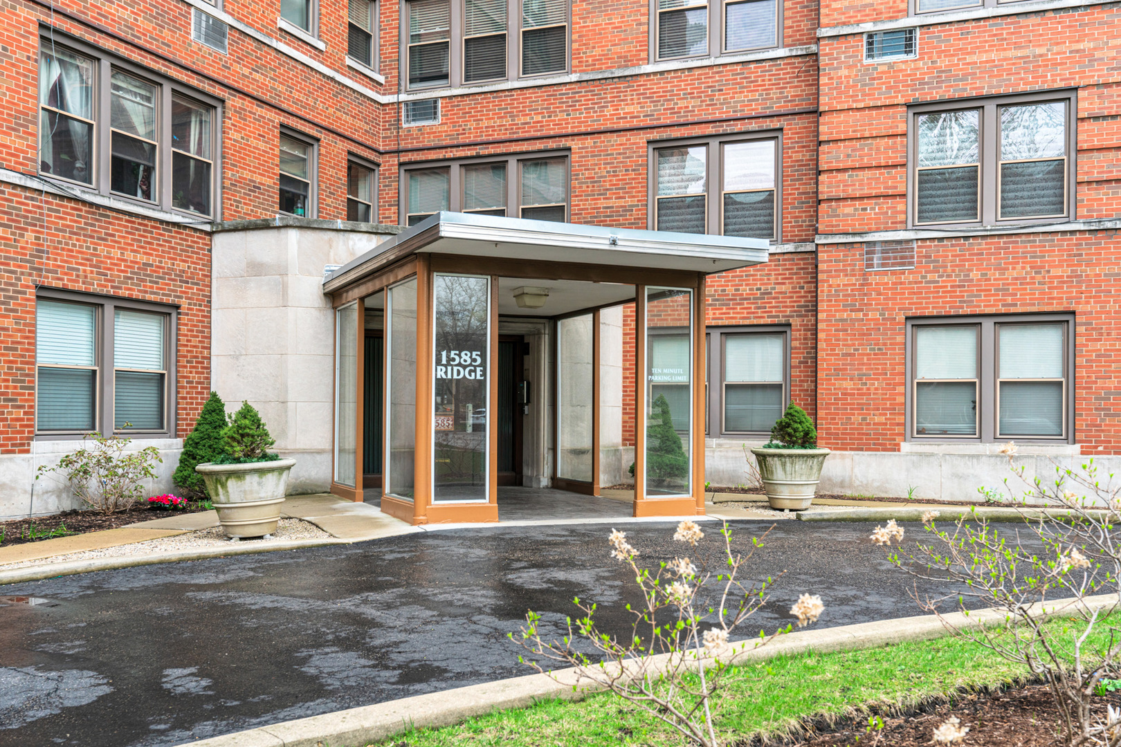1585 Ridge Avenue Unit: 601