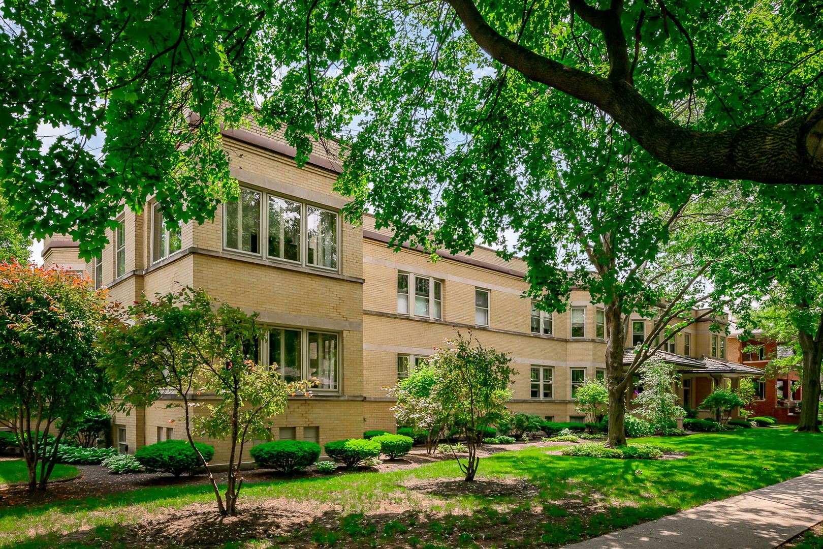 206 S LOMBARD Avenue Unit: 206B