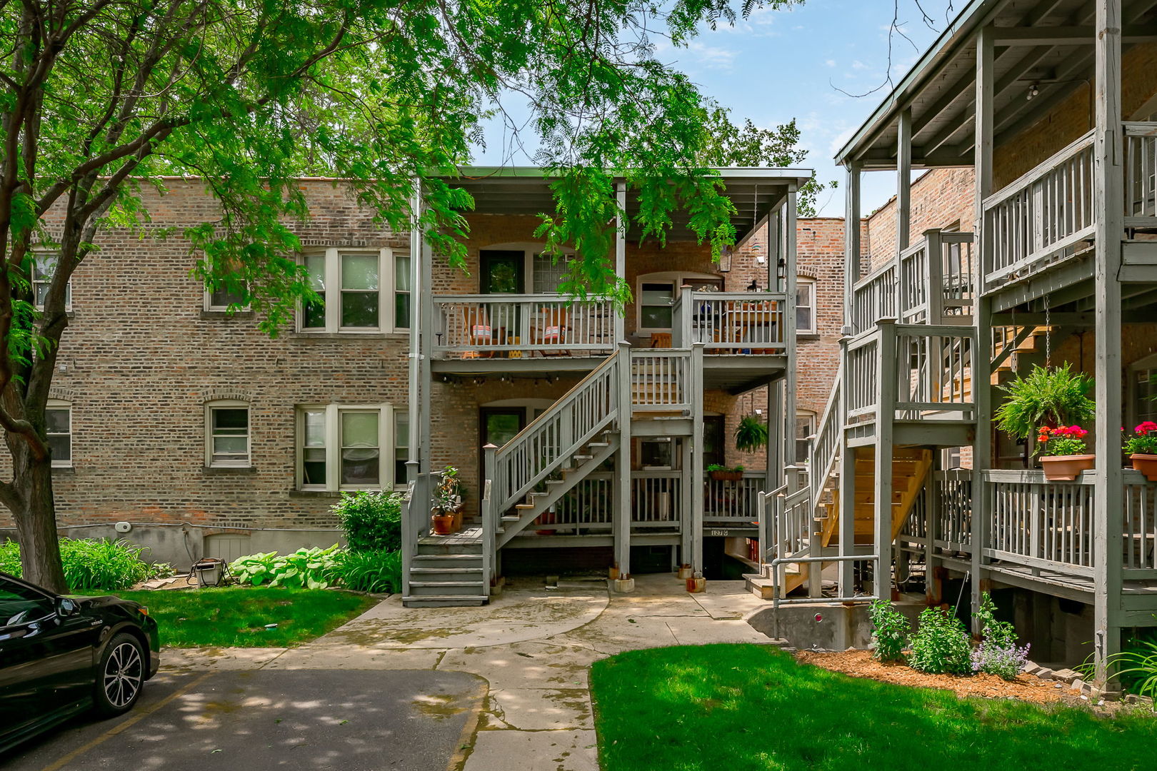 206 S LOMBARD Avenue Unit: 206B