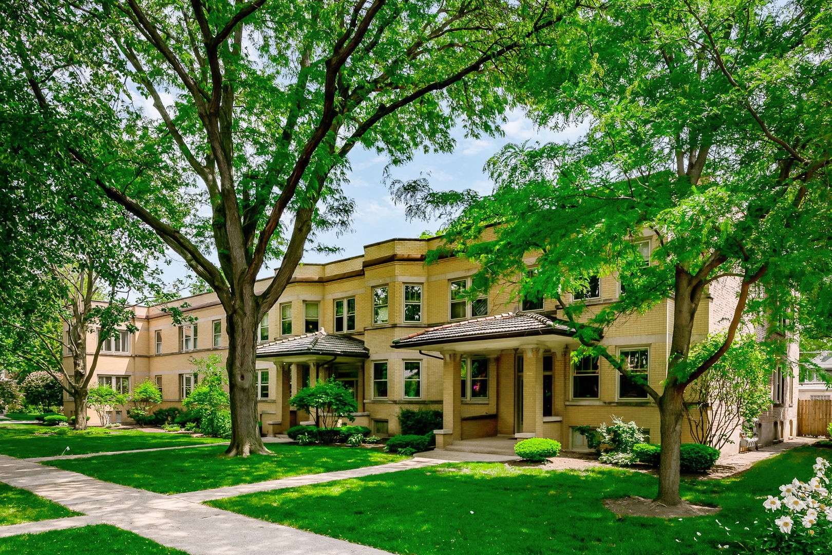 206 S LOMBARD Avenue Unit: 206B