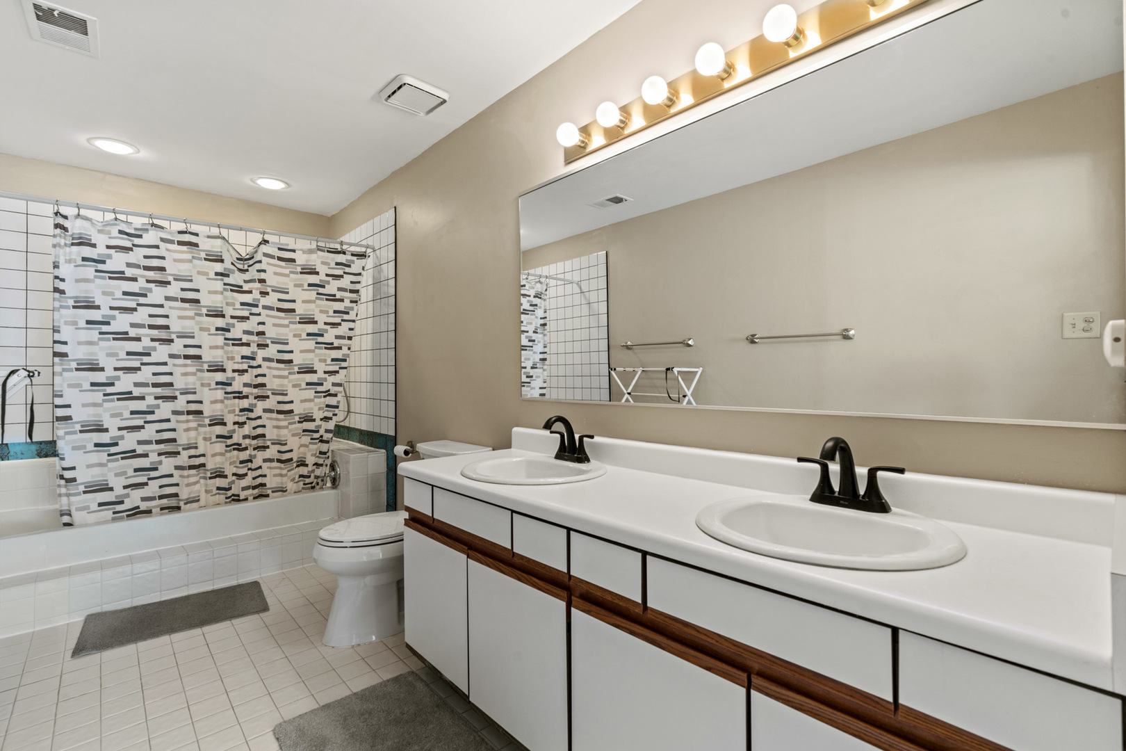 1333 E Evergreen Drive Unit: 7