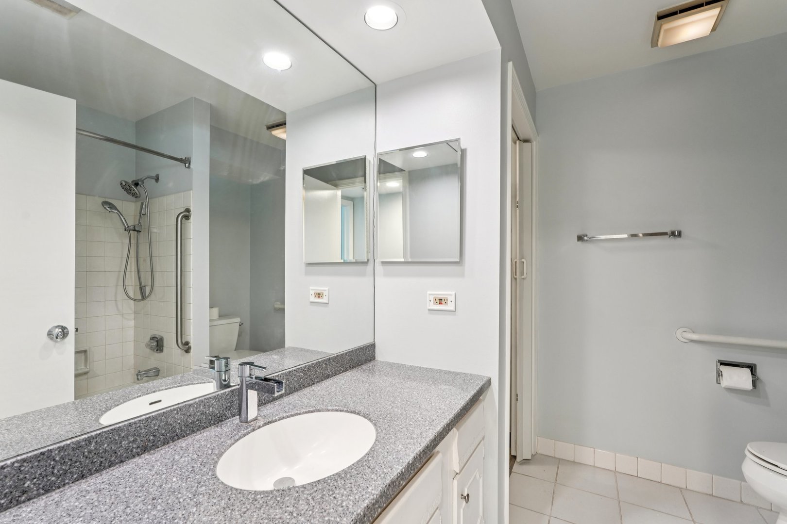 101 Old Oak Drive Unit: 200