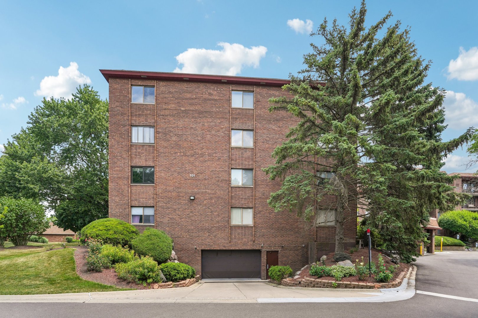101 Old Oak Drive Unit: 200