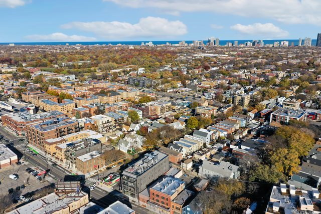 5113 N Lincoln Avenue Unit: 303