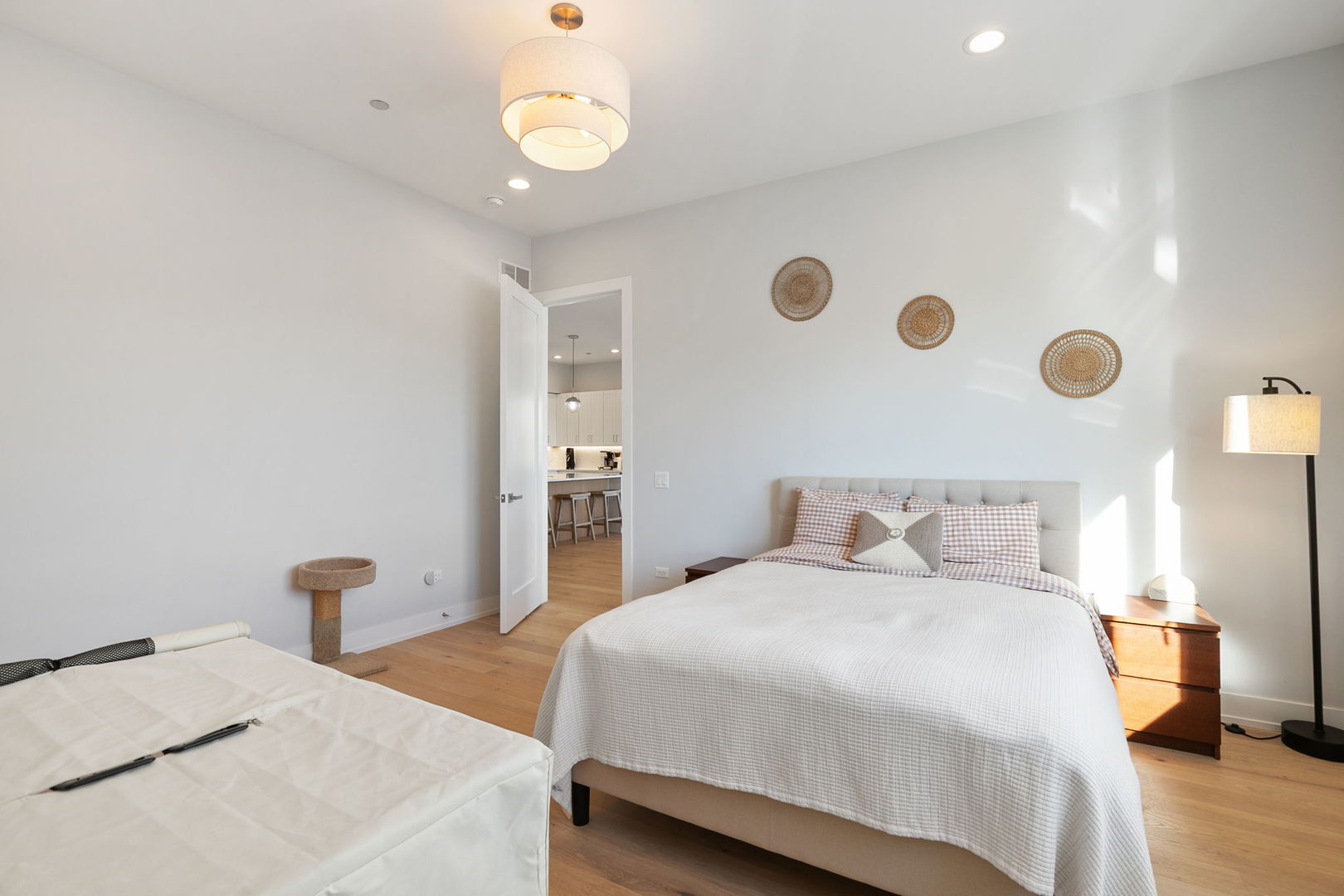 5113 N Lincoln Avenue Unit: 303