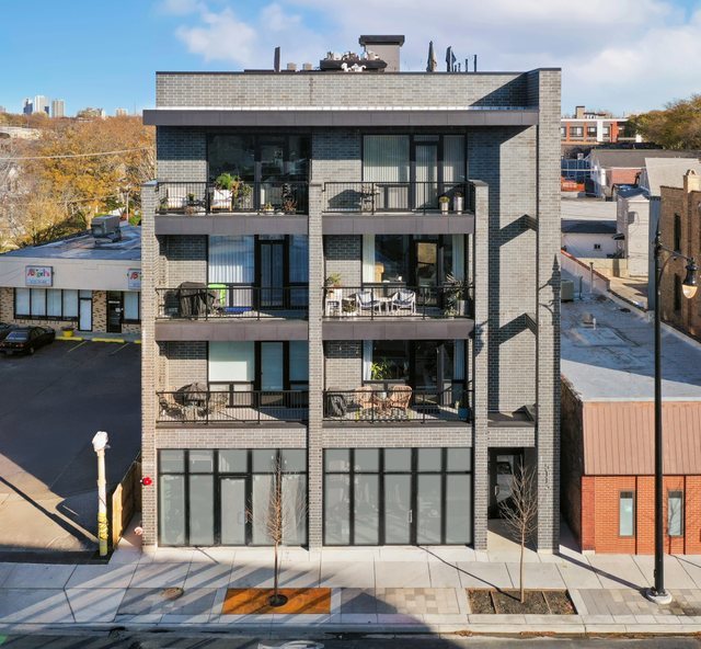 5113 N Lincoln Avenue Unit: 303