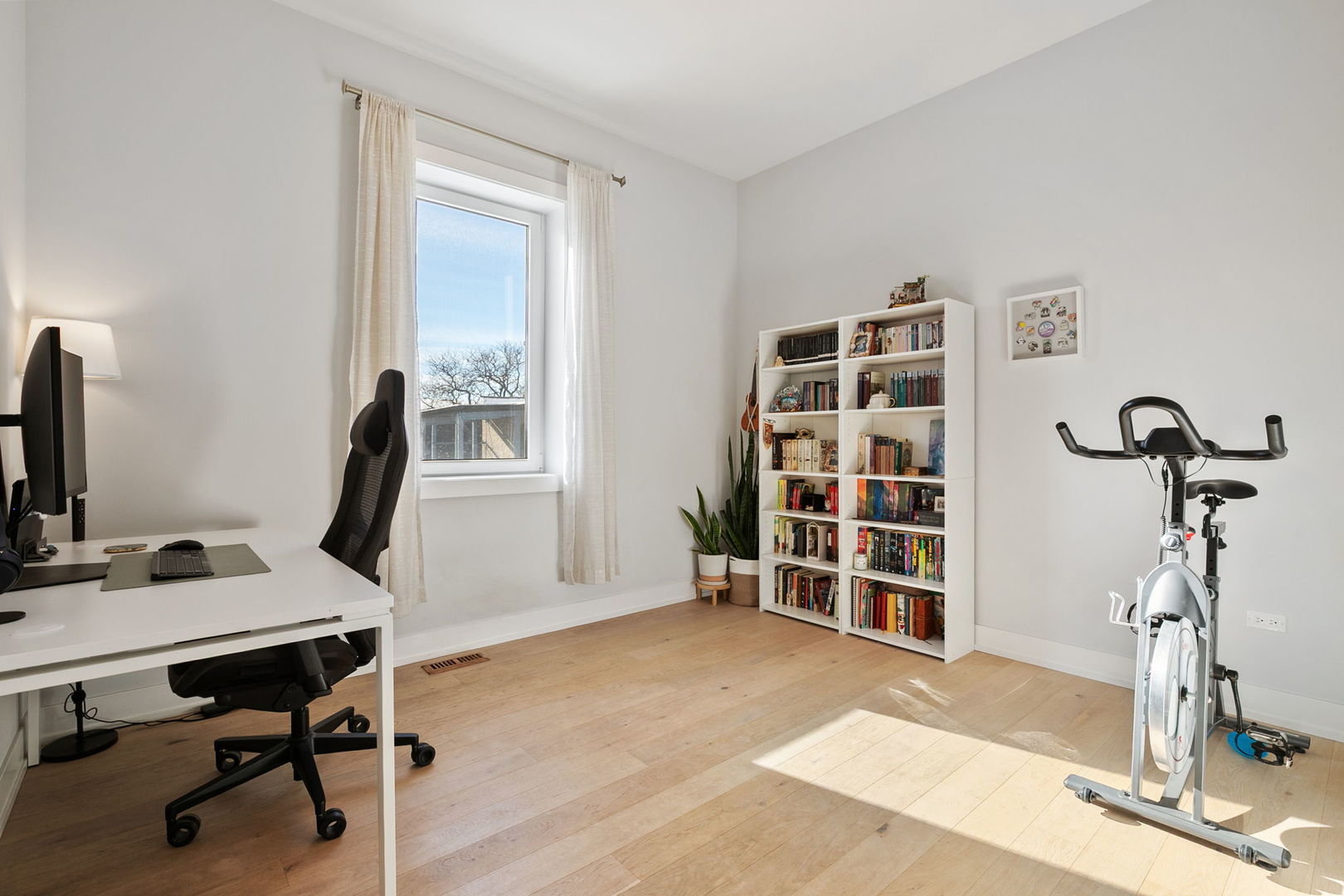 5113 N Lincoln Avenue Unit: 303