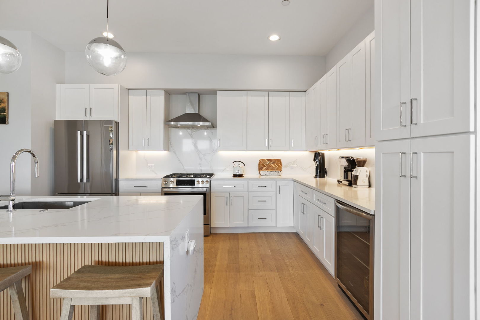 5113 N Lincoln Avenue Unit: 303