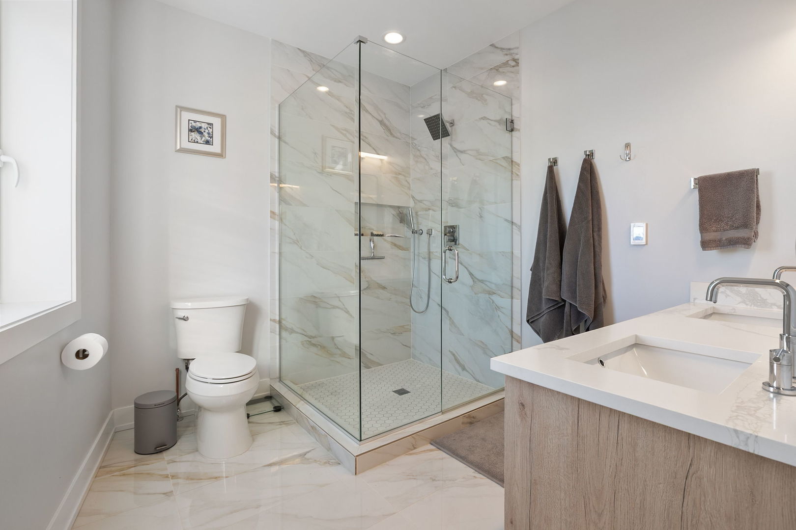 5113 N Lincoln Avenue Unit: 303