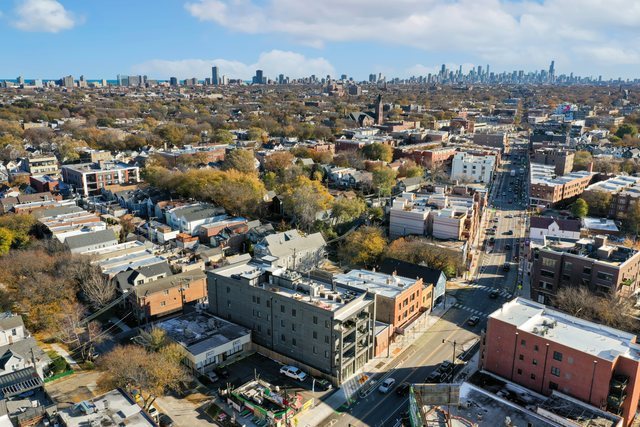 5113 N Lincoln Avenue Unit: 303
