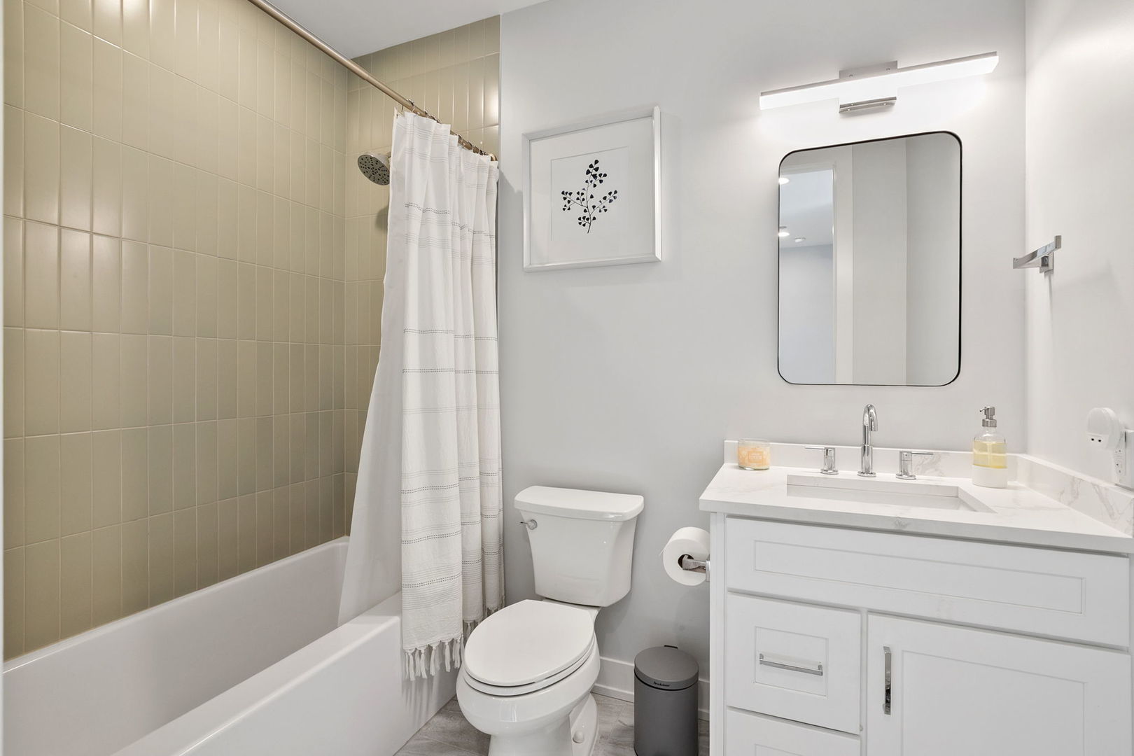 5113 N Lincoln Avenue Unit: 303