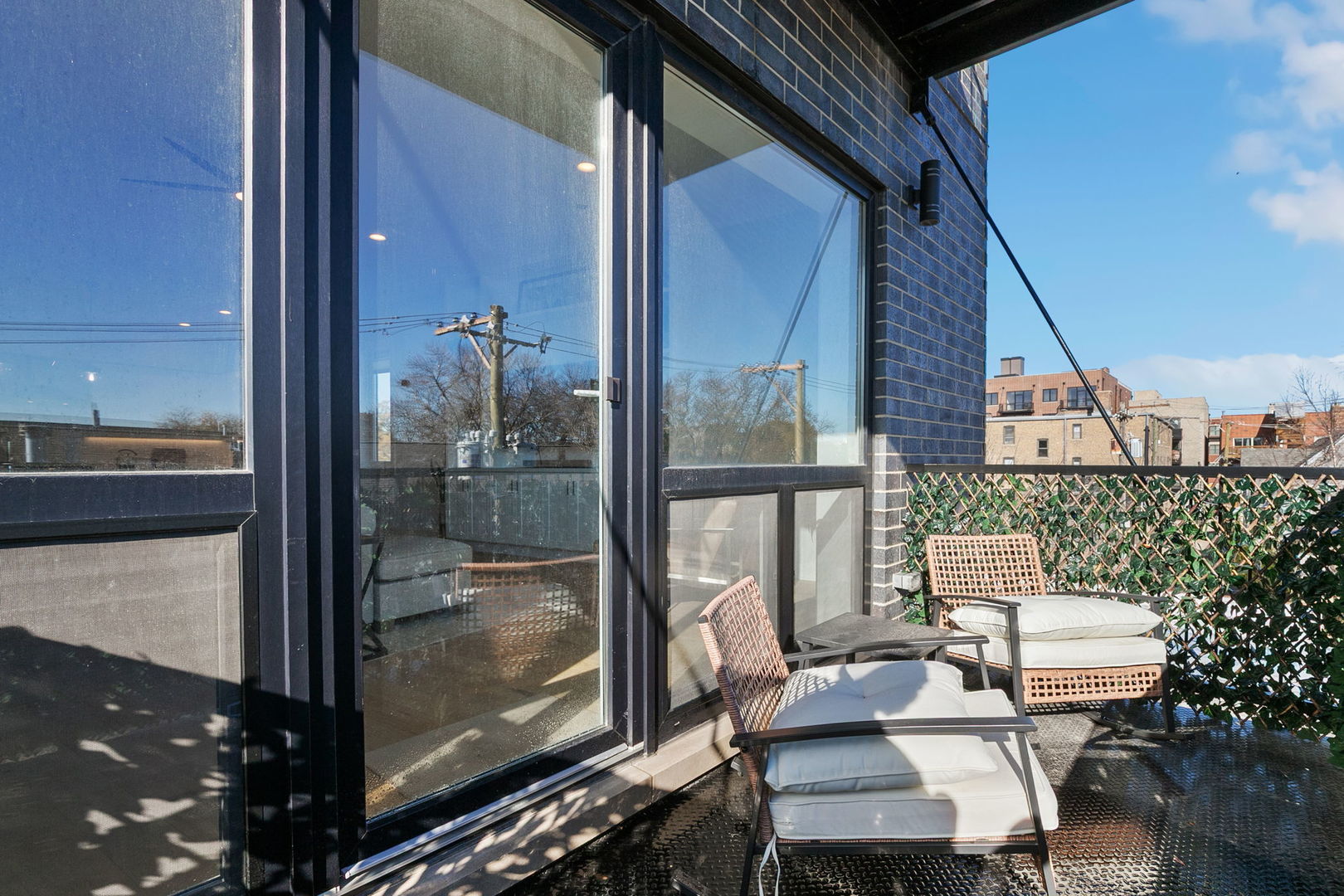 5113 N Lincoln Avenue Unit: 303