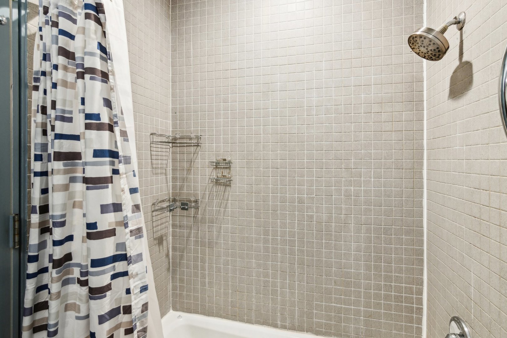 2343 N Greenview Avenue Unit: 111