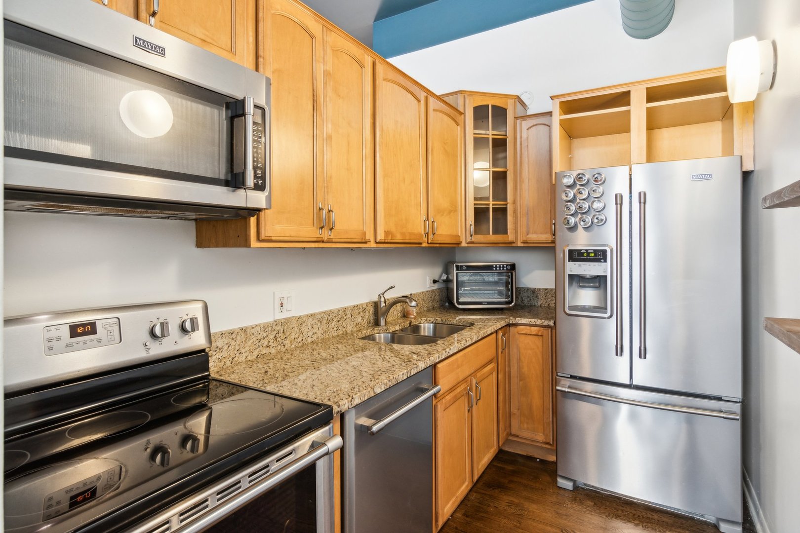 2343 N Greenview Avenue Unit: 111