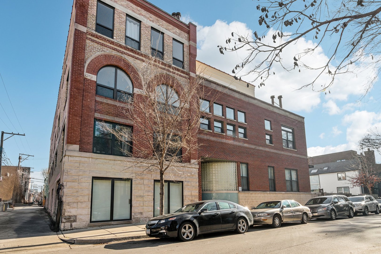 2343 N Greenview Avenue Unit: 111