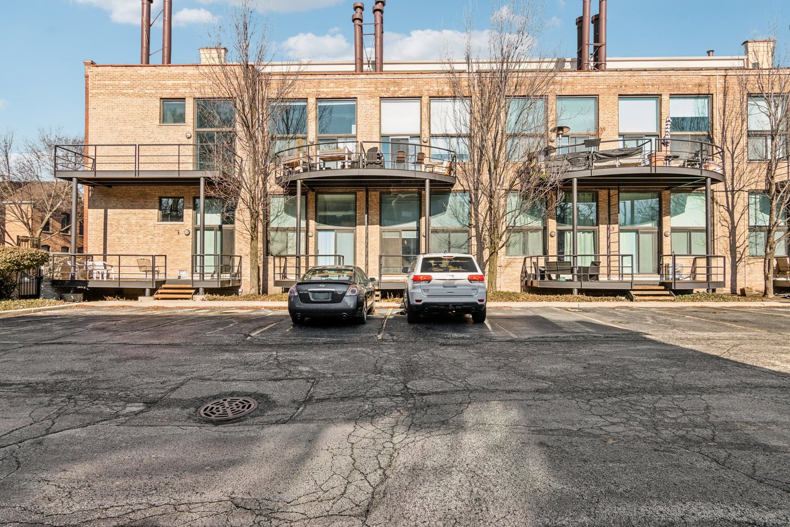 2343 N Greenview Avenue Unit: 111