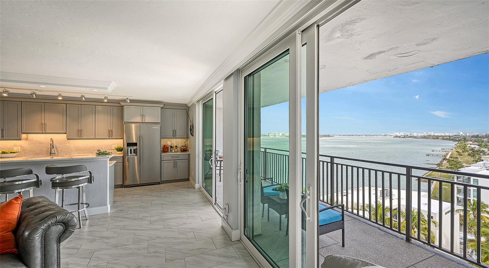 4822 OCEAN BLVD #10F