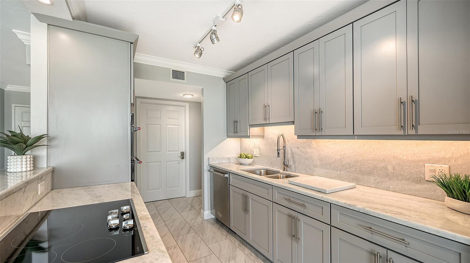 4822 OCEAN BLVD #10F