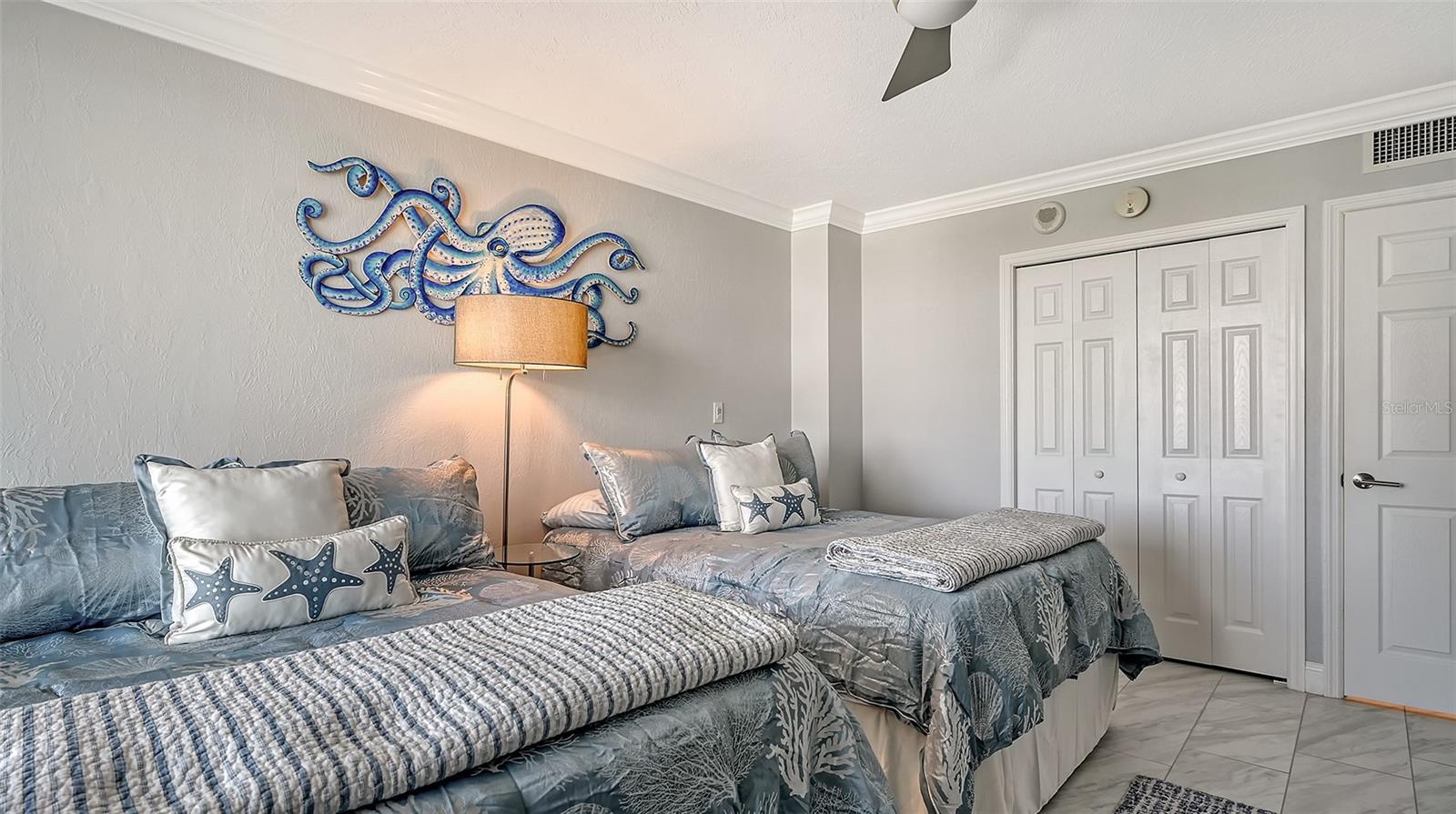 4822 OCEAN BLVD #10F