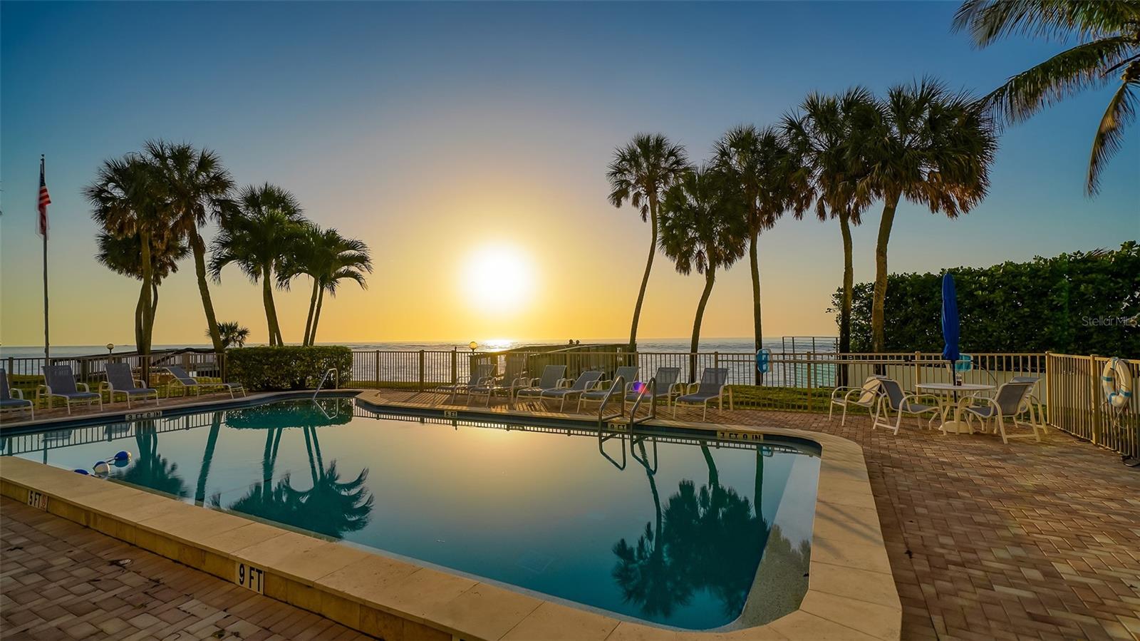 4822 OCEAN BLVD #10F