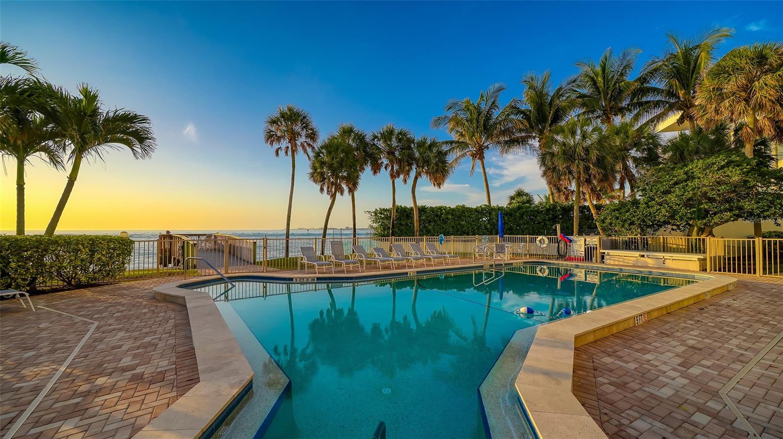 4822 OCEAN BLVD #10F