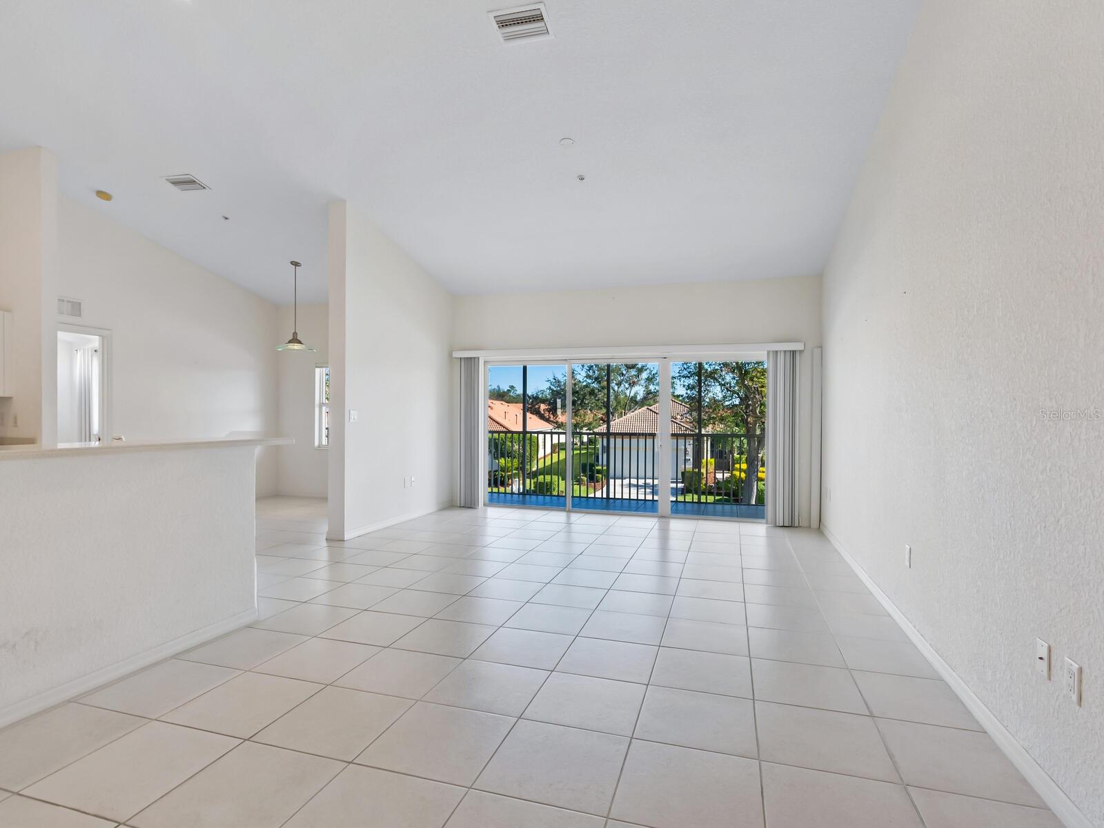 7335 FOUNTAIN PALM CIR #7335