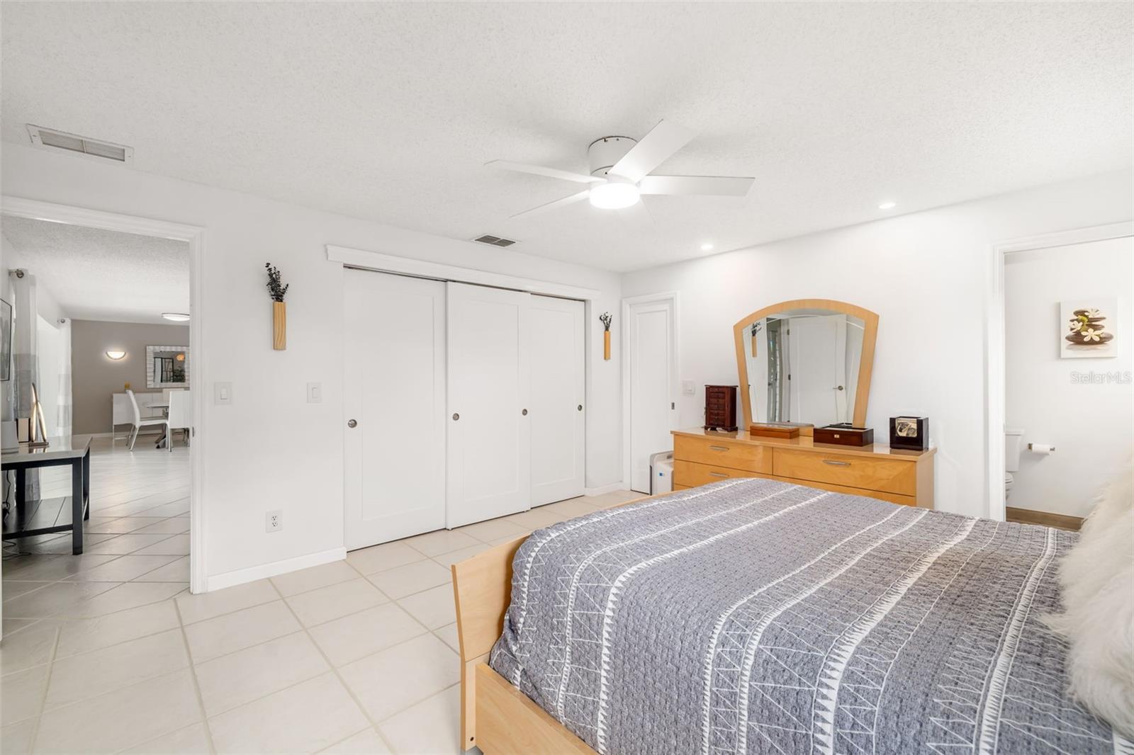 6940 W COUNTRY CLUB DR N #V-77