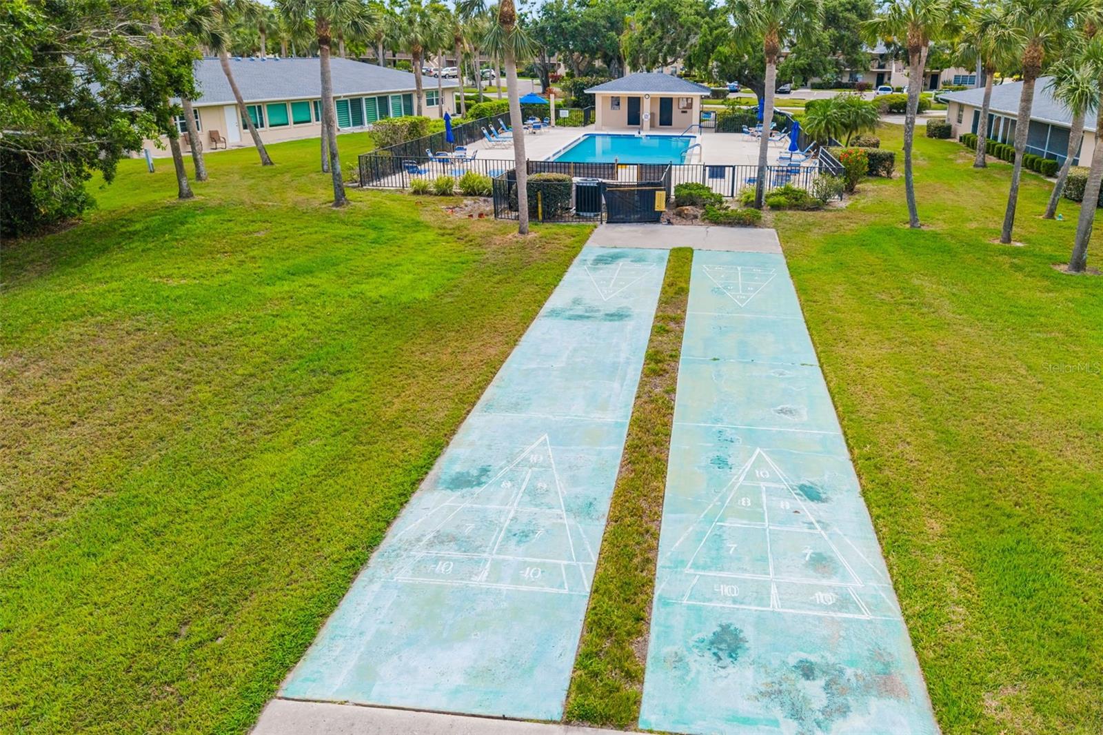 6940 W COUNTRY CLUB DR N #V-77