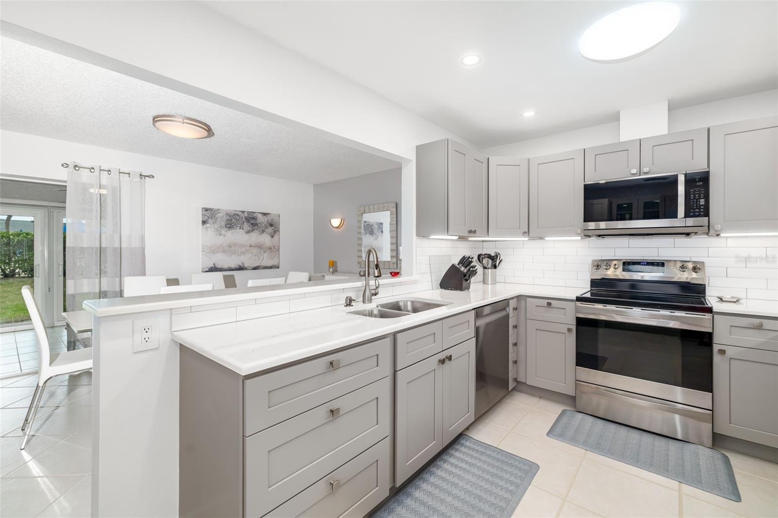 6940 W COUNTRY CLUB DR N #V-77