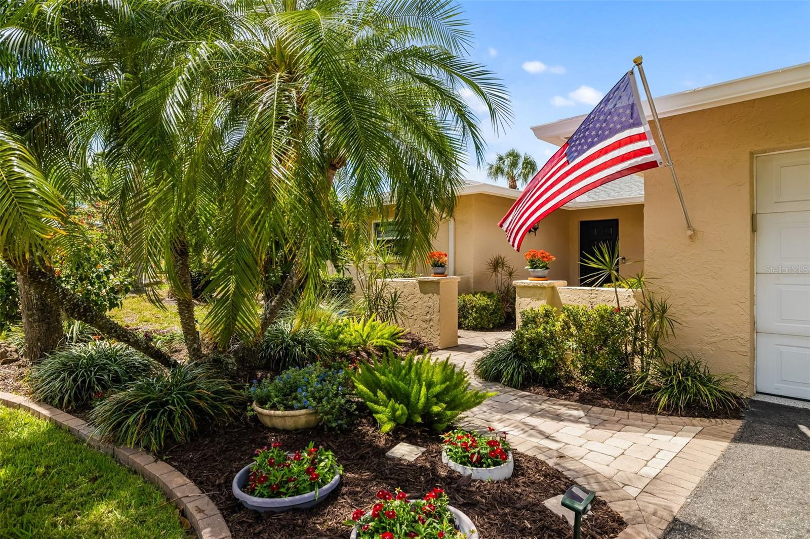 6940 W COUNTRY CLUB DR N #V-77