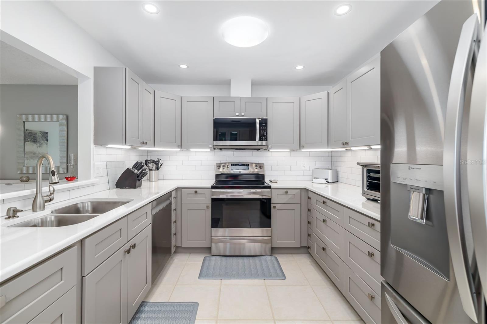 6940 W COUNTRY CLUB DR N #V-77