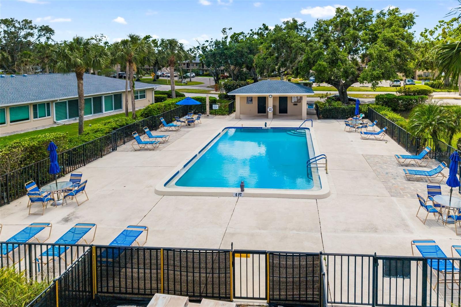 6940 W COUNTRY CLUB DR N #V-77