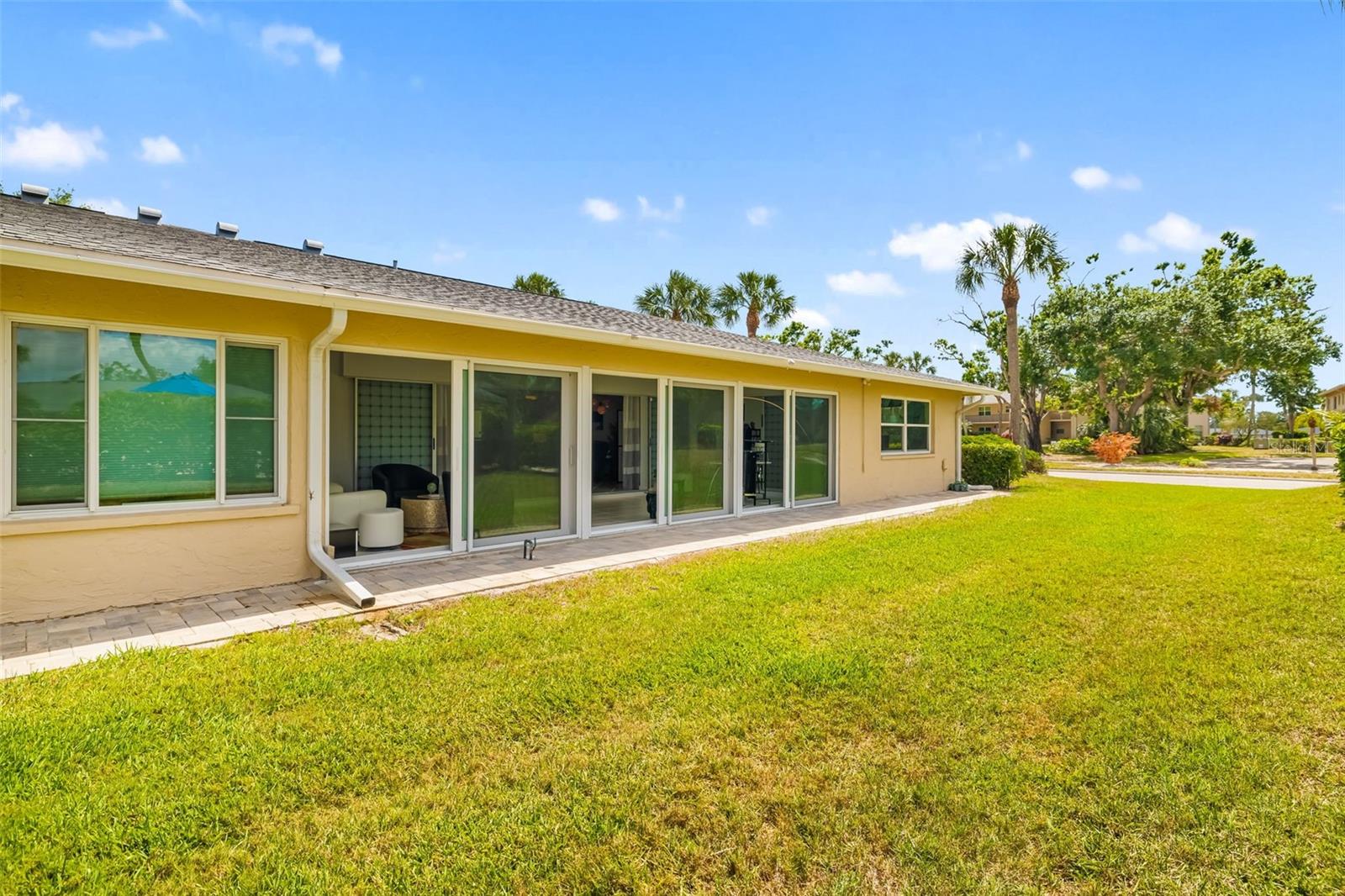 6940 W COUNTRY CLUB DR N #V-77