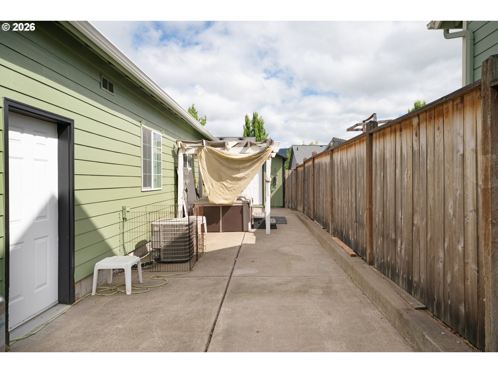 3392 FALCON DR