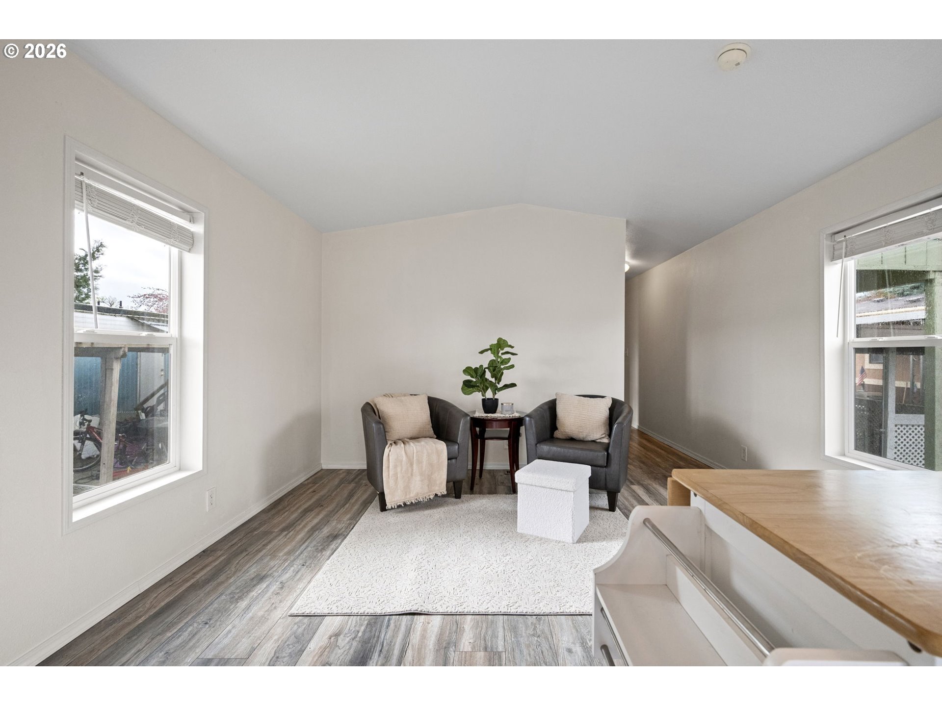 2150 LAURA ST 65