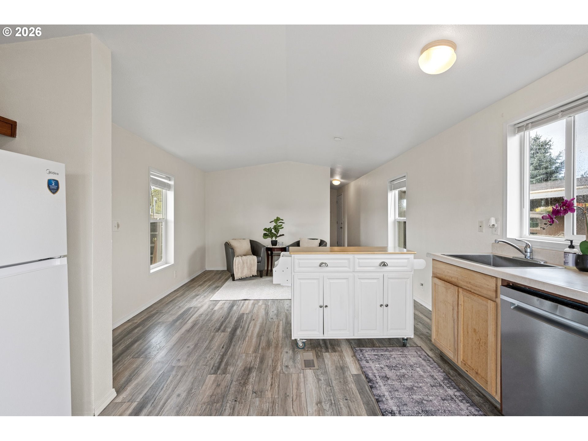 2150 LAURA ST 65