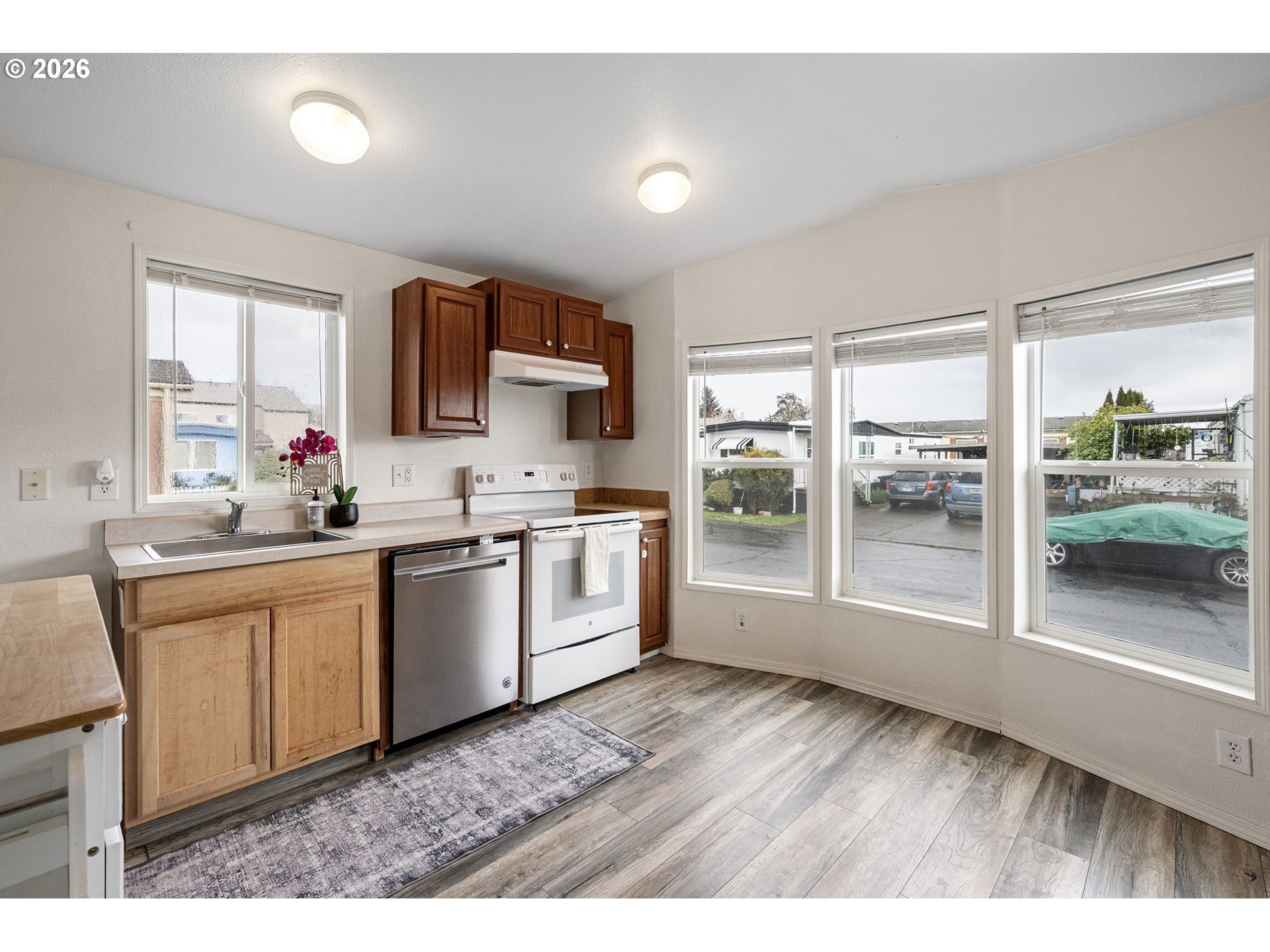 2150 LAURA ST 65