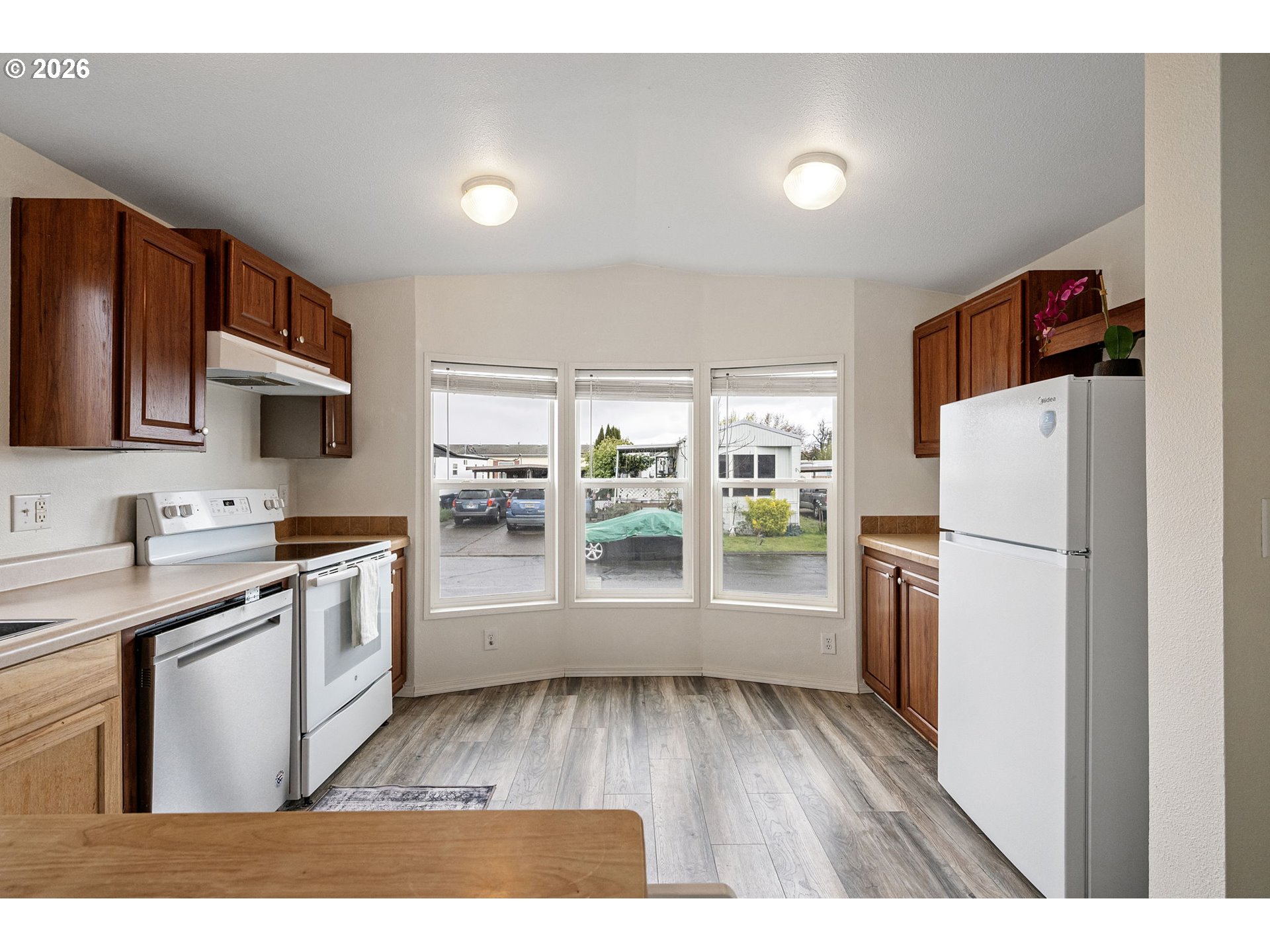 2150 LAURA ST 65