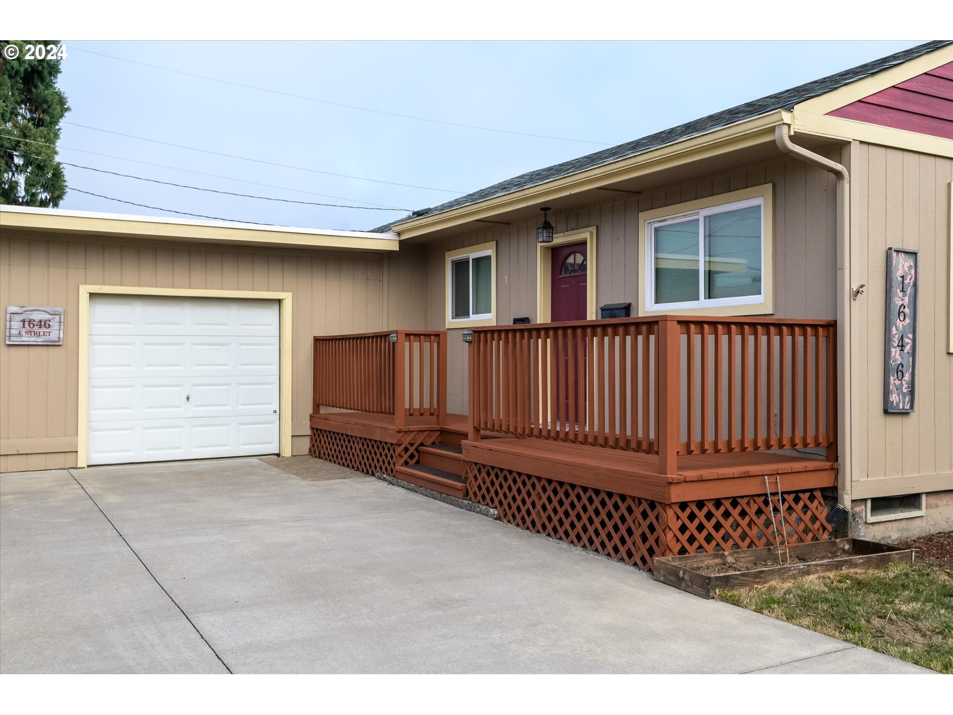 1646 E ST