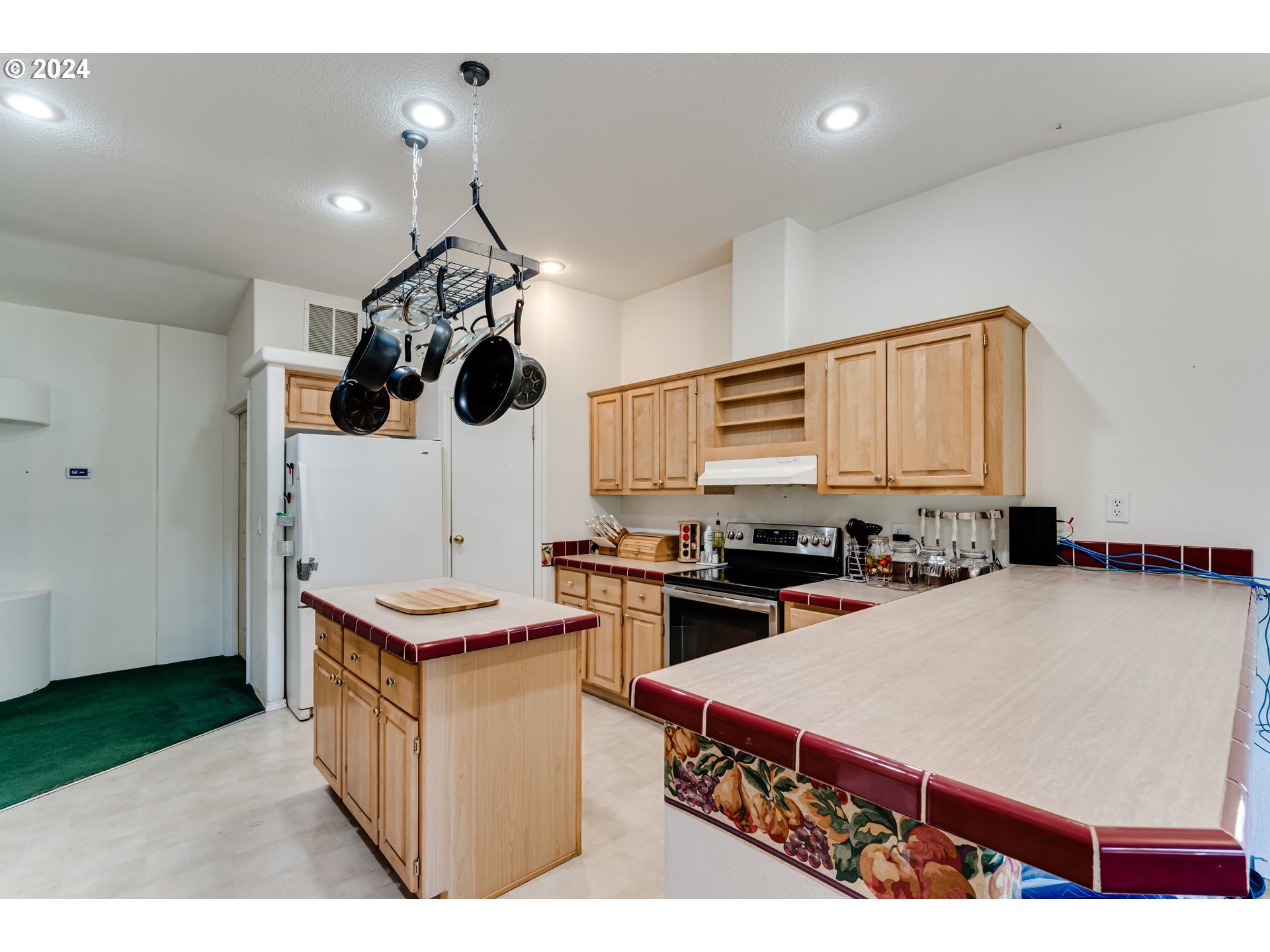 84842 S WILLAMETTE ST