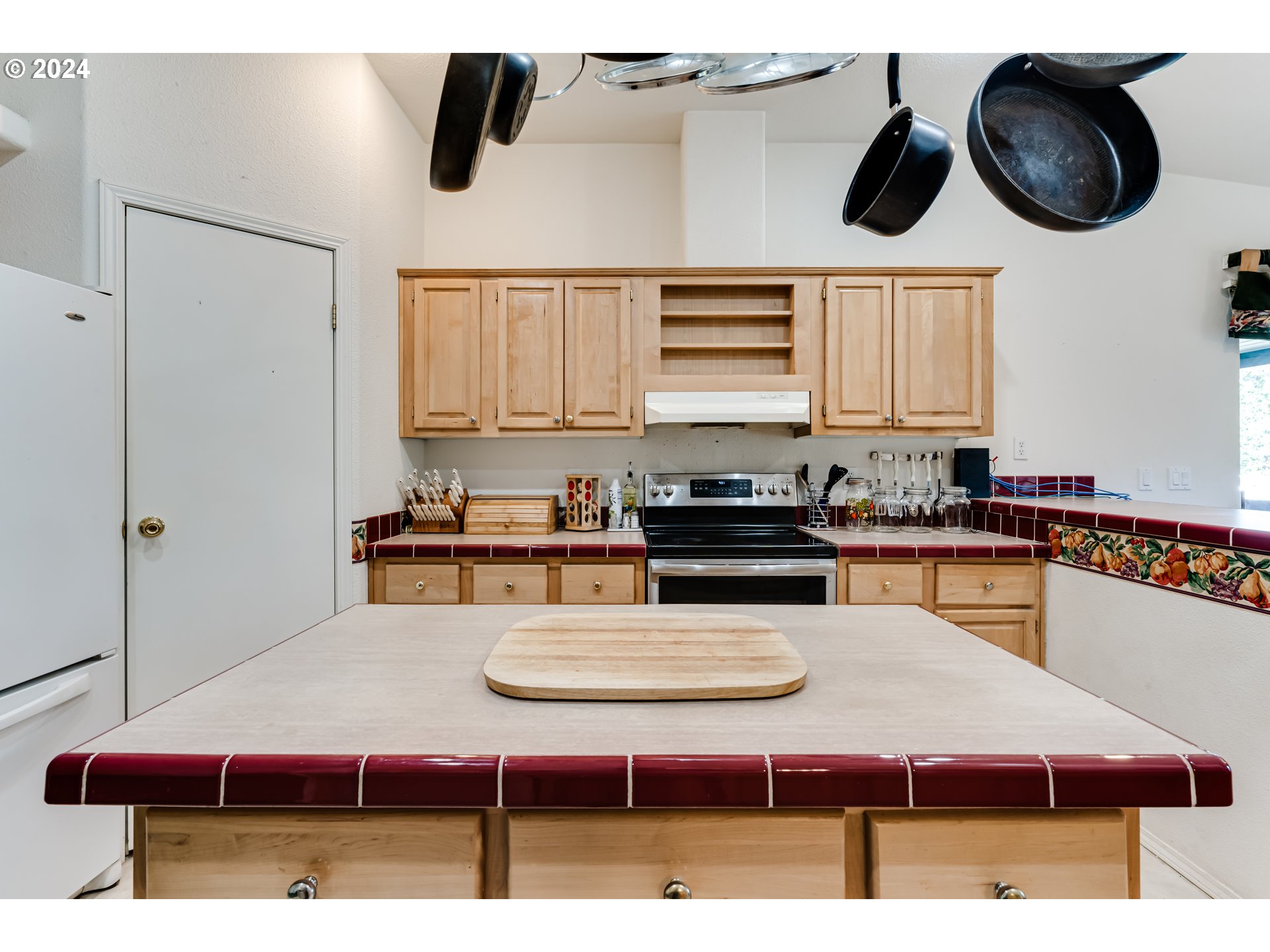 84842 S WILLAMETTE ST