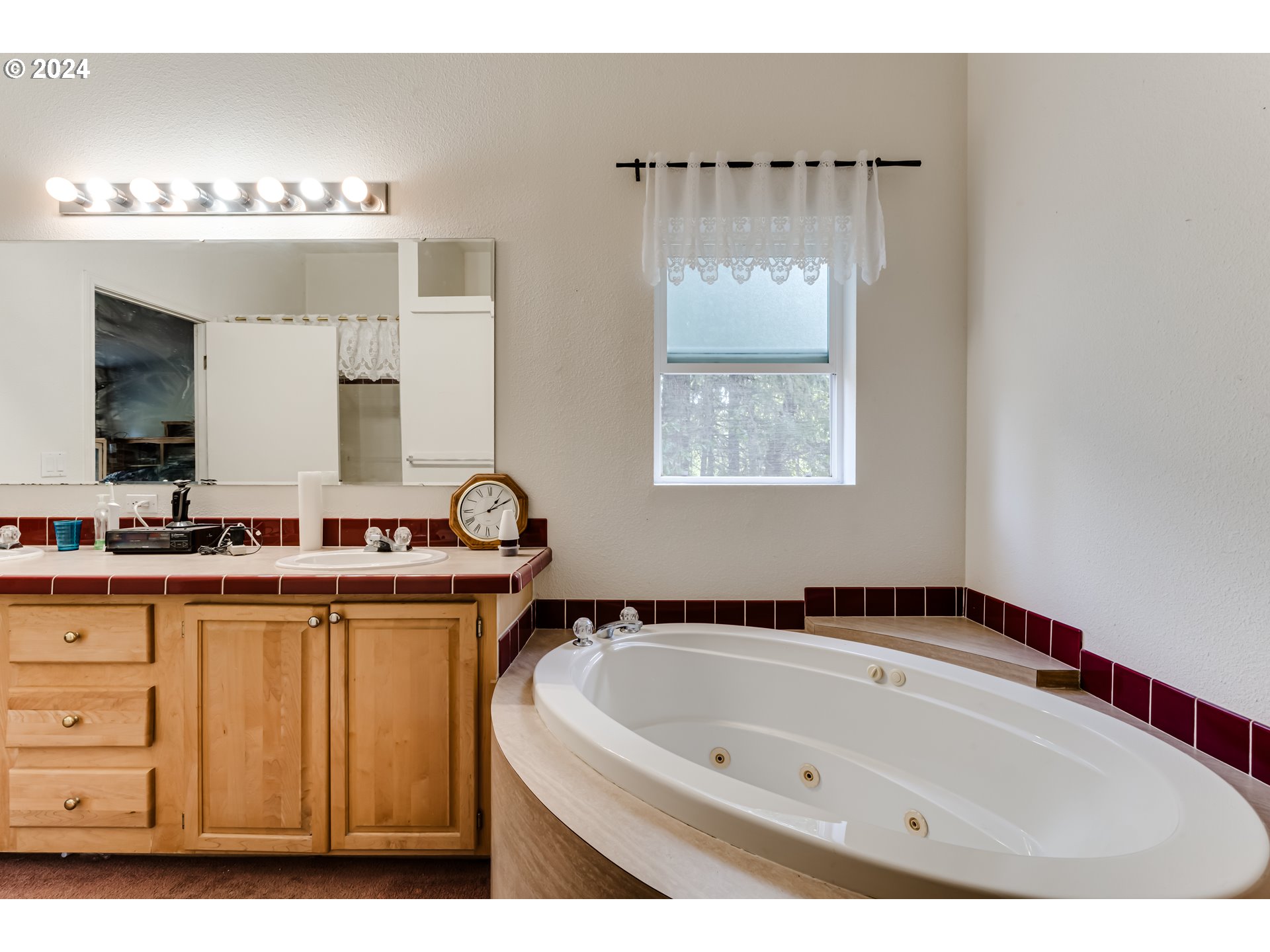 84842 S WILLAMETTE ST