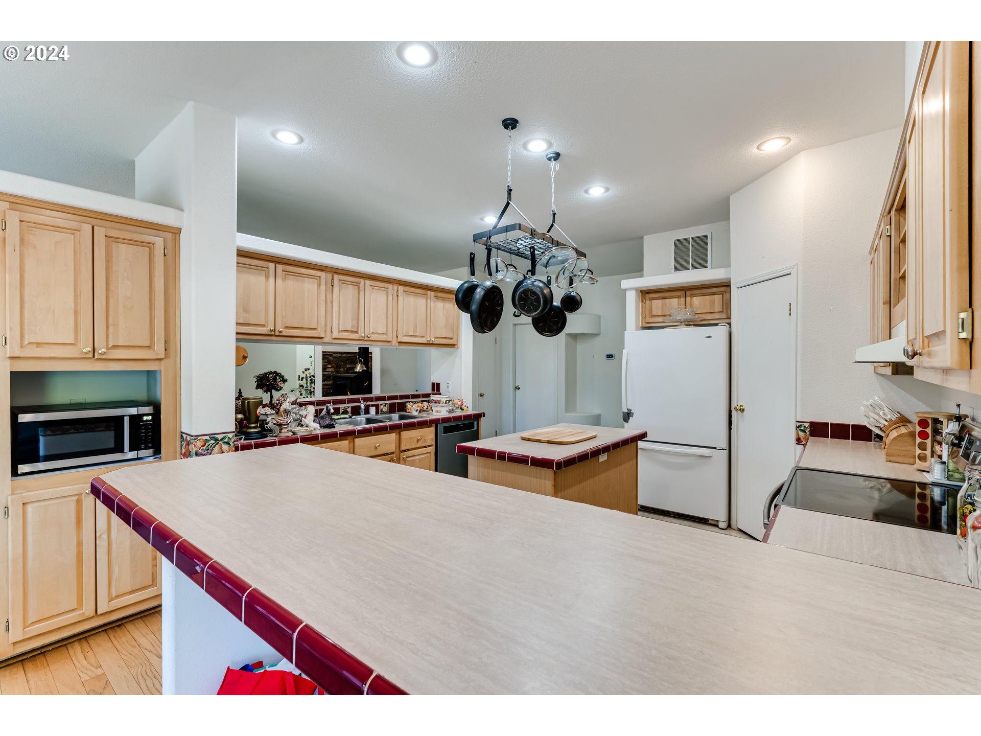 84842 S WILLAMETTE ST