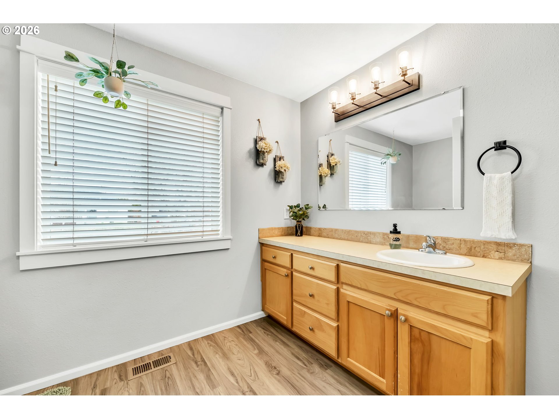 41 SANDALWOOD LOOP