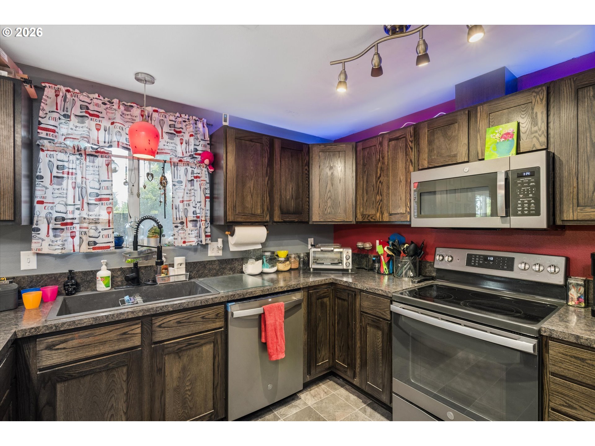 995 KINTZLEY AVE